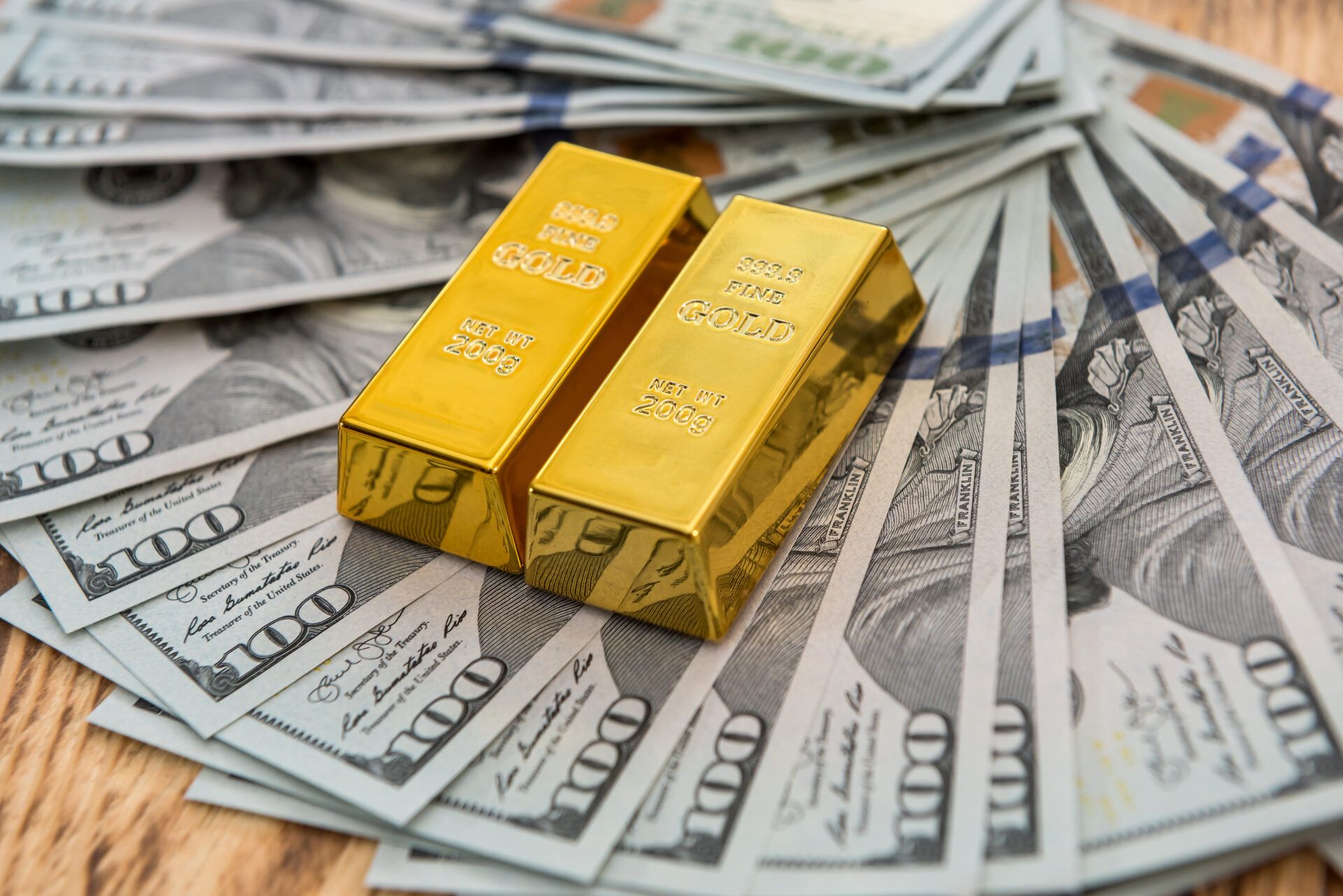 Personal loan vs Gold Loan - Which Is The Better Option? | Finnable
